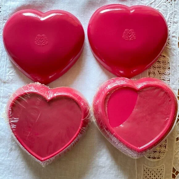 2 VTG SEALED Lady Luck Las Vegas Casino & Hotel Toiletries Bath & Beauty Hearts - Picture 7 of 9